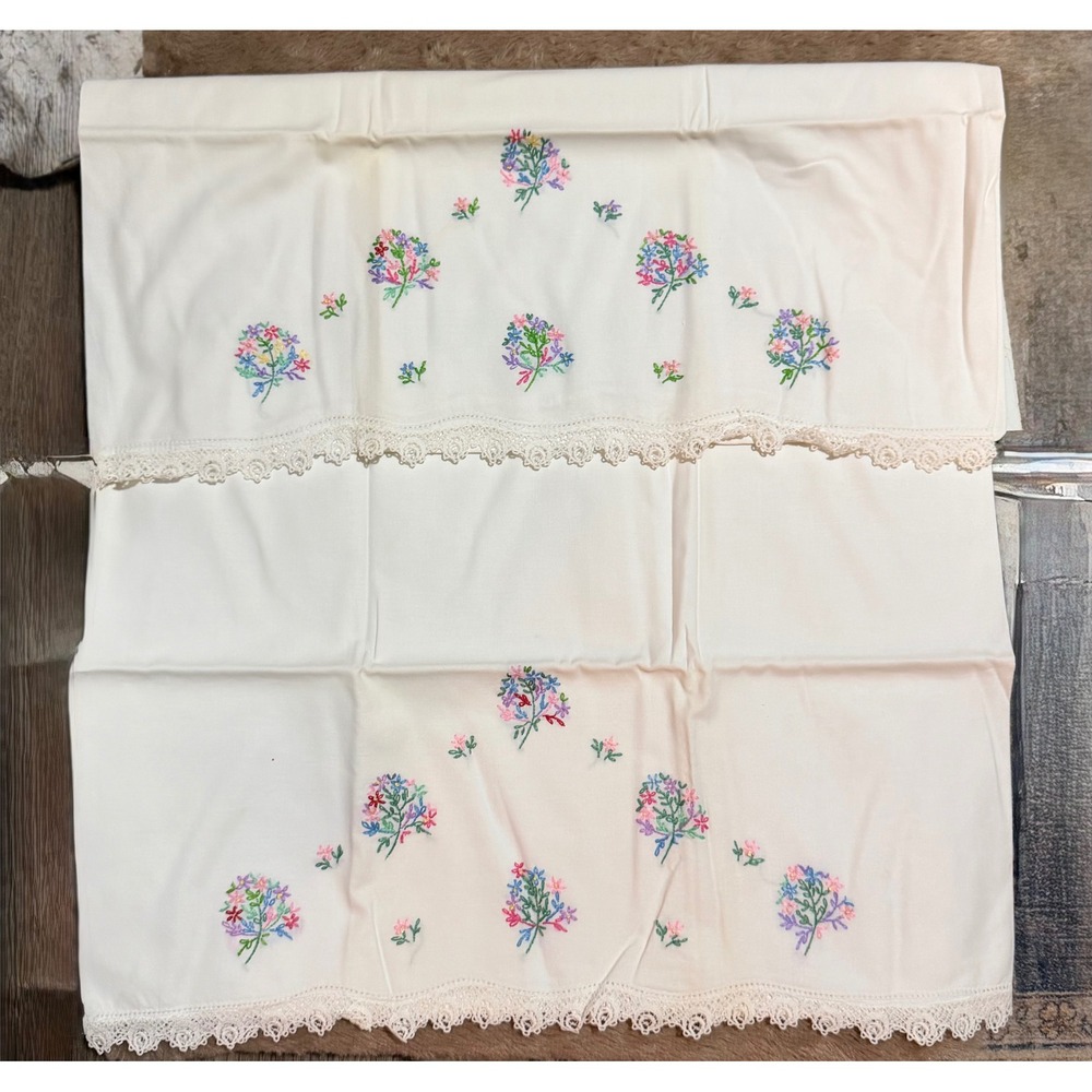 Beautiful stitched pair of pillow cases